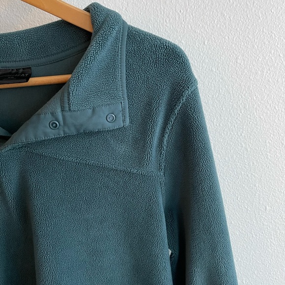 SOLD blue grey Sherpa pullover - Picture 3 of 3